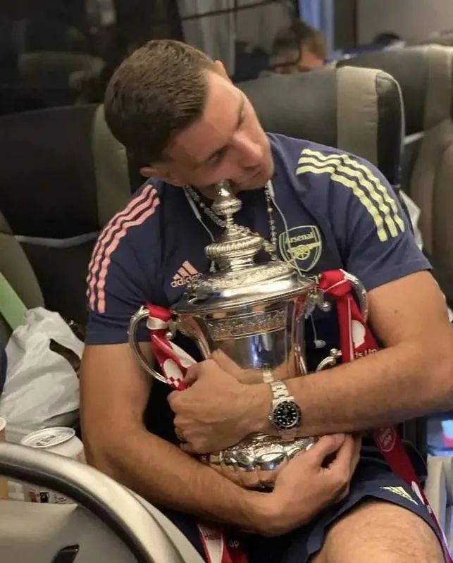 马丁内斯十年饮冰,马丁内斯成名战