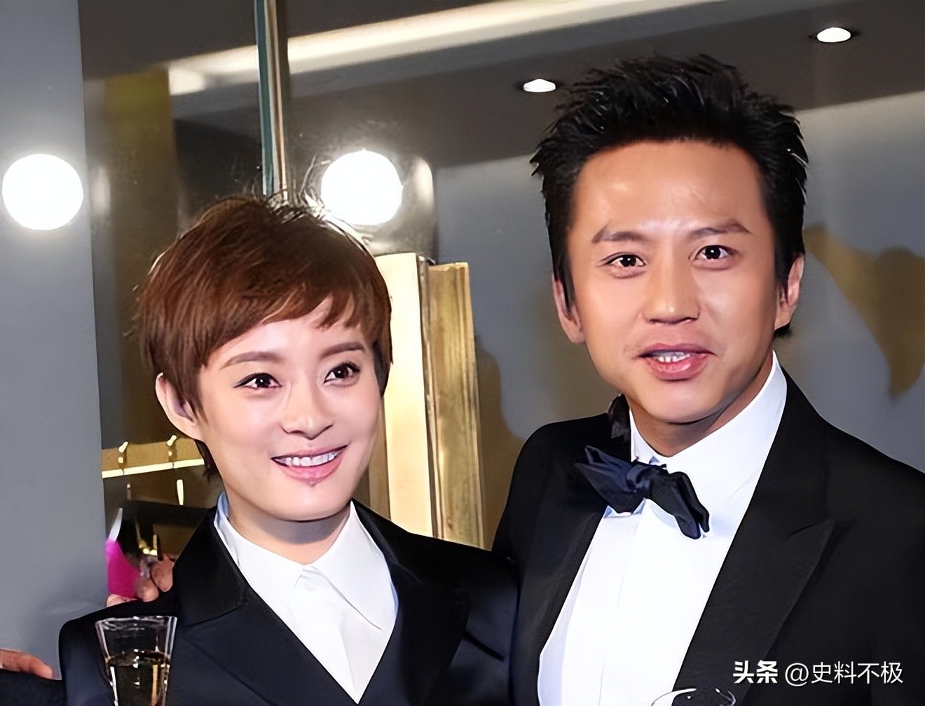 “混世魔王”邓超，上学曾拿刀追保安跑，与冯小刚竟恩怨多年