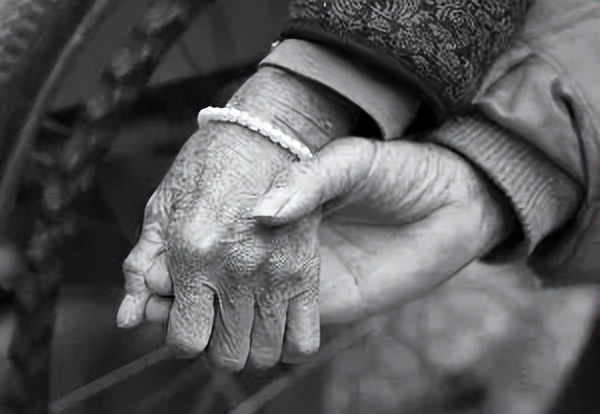 悼念亲人离世一年的话,悼念逝世亲人的话语