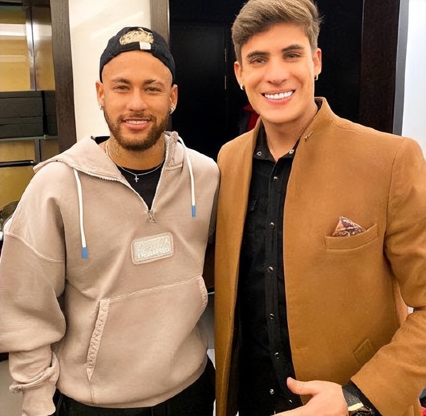 内马尔年轻的时候腹肌,内马尔恋情