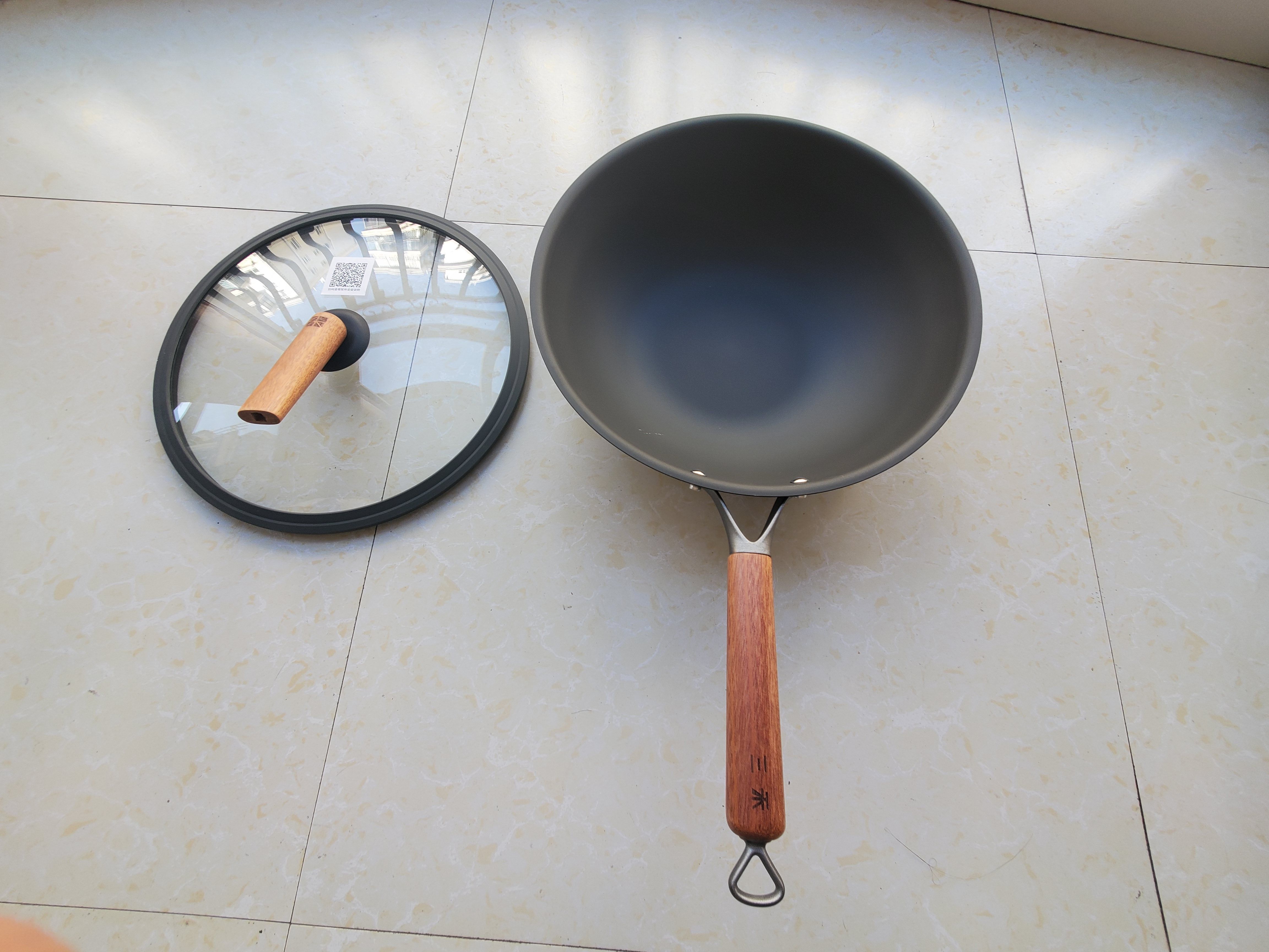 把“轻”和“防锈”做到了极致-三禾窒氮轻铁锅体验