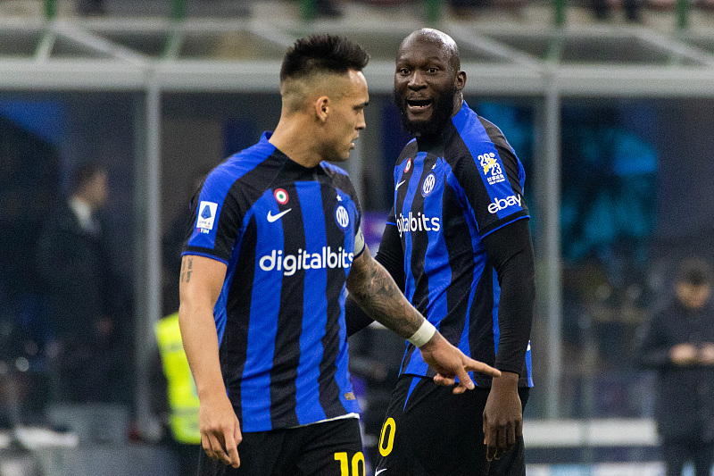 拜仁4-0巴萨技术统计,拜仁7:0巴塞罗那传奇战绩