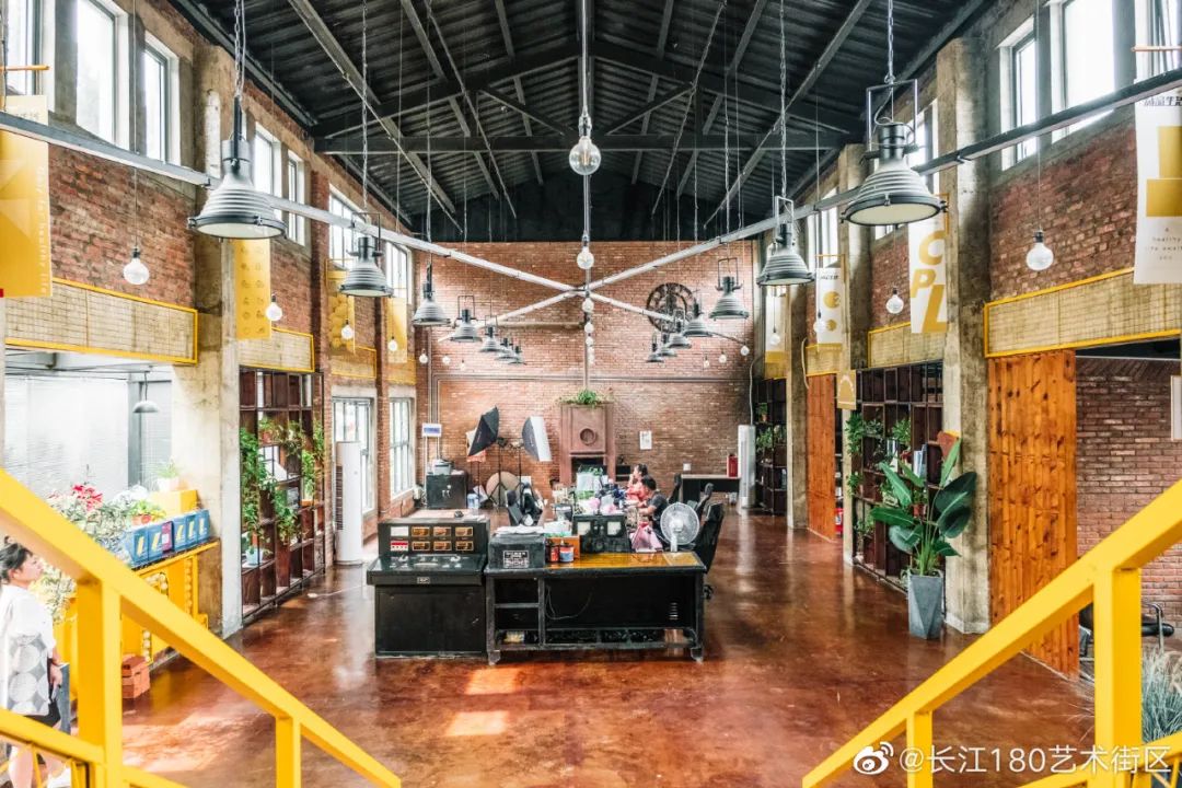 3000平方厂房改造网红店,老厂房改造简约网红店