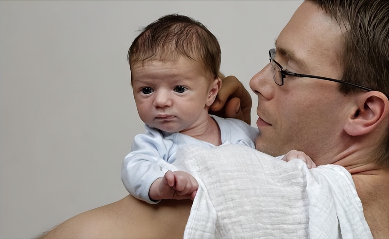 二胎宝妈妙招,二胎孩子吐奶