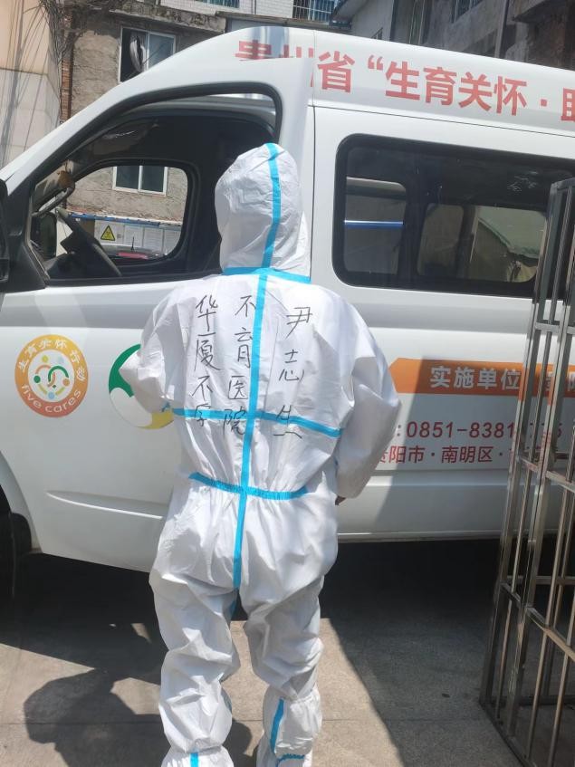 不忘初心坚守疫情防控,初心不改巾帼志愿者坚守战役前线