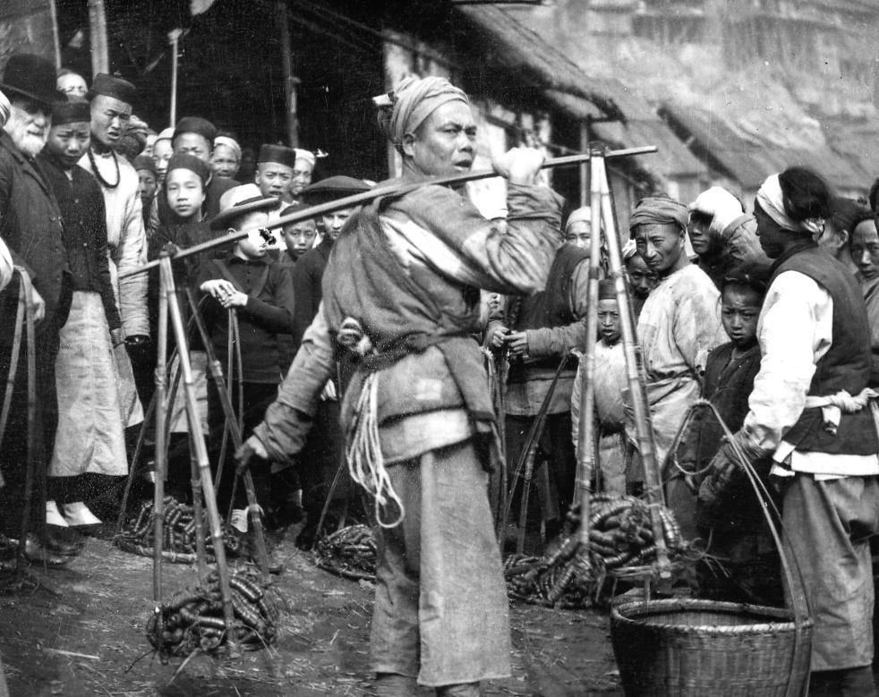 老照片:掠夺伊拉克黄金的美军,与德军合影的波兰*妓军**