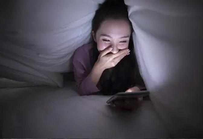 夜间偷看网络安全吗,偷偷浏览网络不良信息会被抓吗