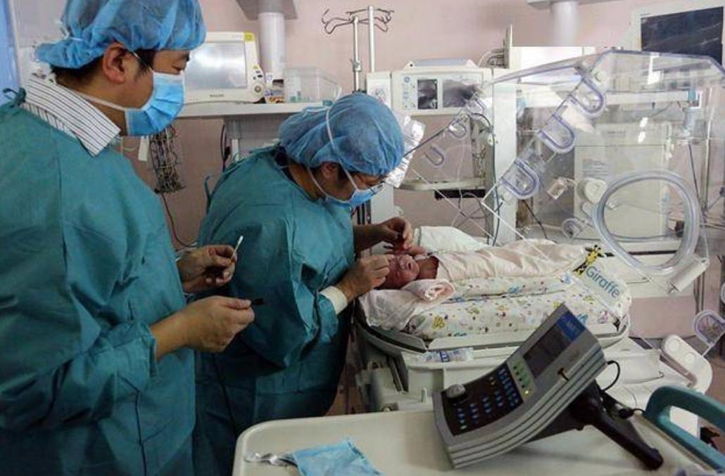 拇指姑娘出生时只有10公分,拇指姑娘出生时仅280克长大