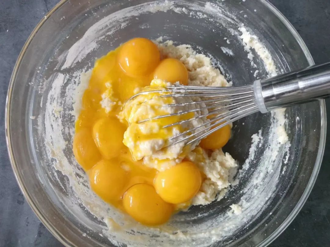 韩国ins博主，用饼干做创意蛋糕，一天1000个不愁卖