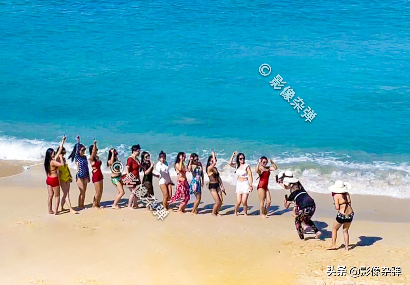 38亿开发的蜈支洲岛，被誉为“中国马尔代夫”，到处是泳装美女