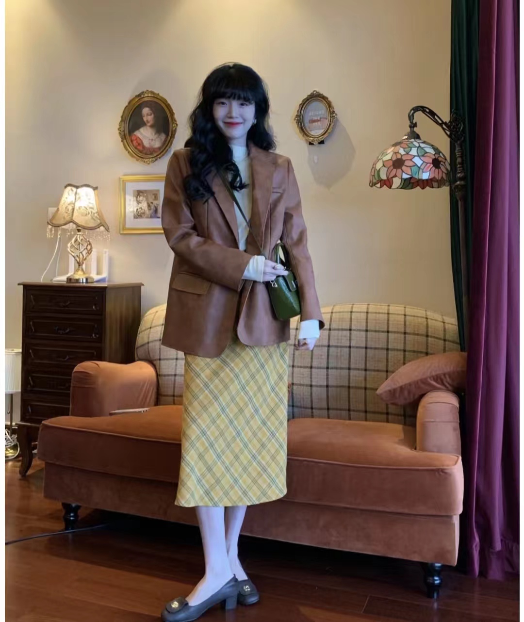 黑色机车皮衣搭配女秋冬,男士皮衣怎么搭配才显高级