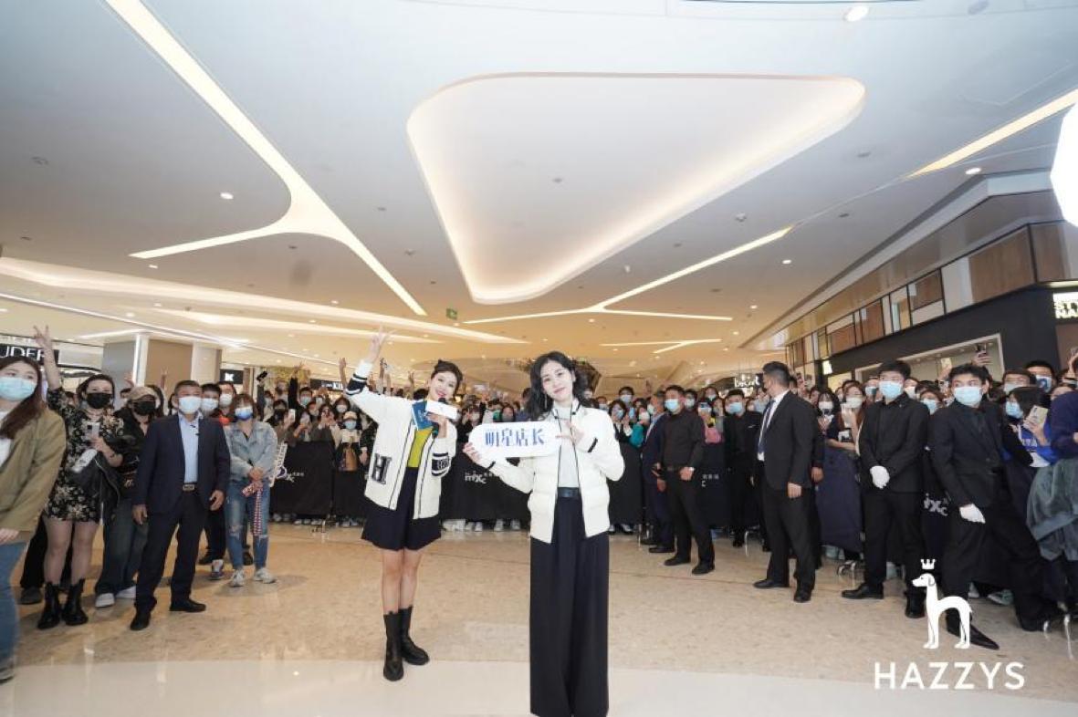 张碧晨时尚芭莎唱歌,张碧晨综艺骑行