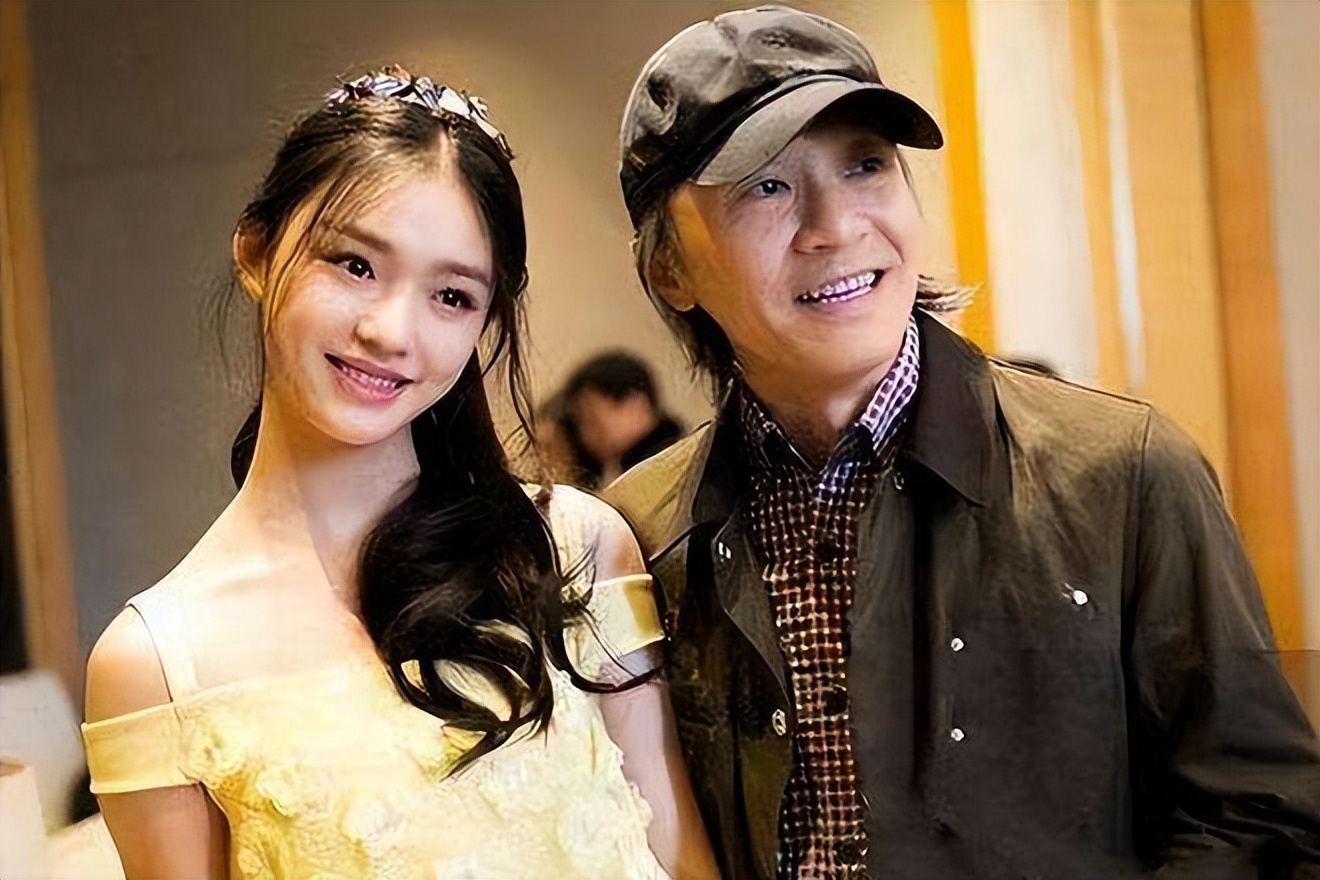 周星驰带林允出场美人鱼路演,林允卡点为周星驰送上生日祝福