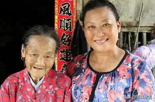 洗衣工36年靠一根扁担养活87个孩子,出20名清北生,赡养27位老人