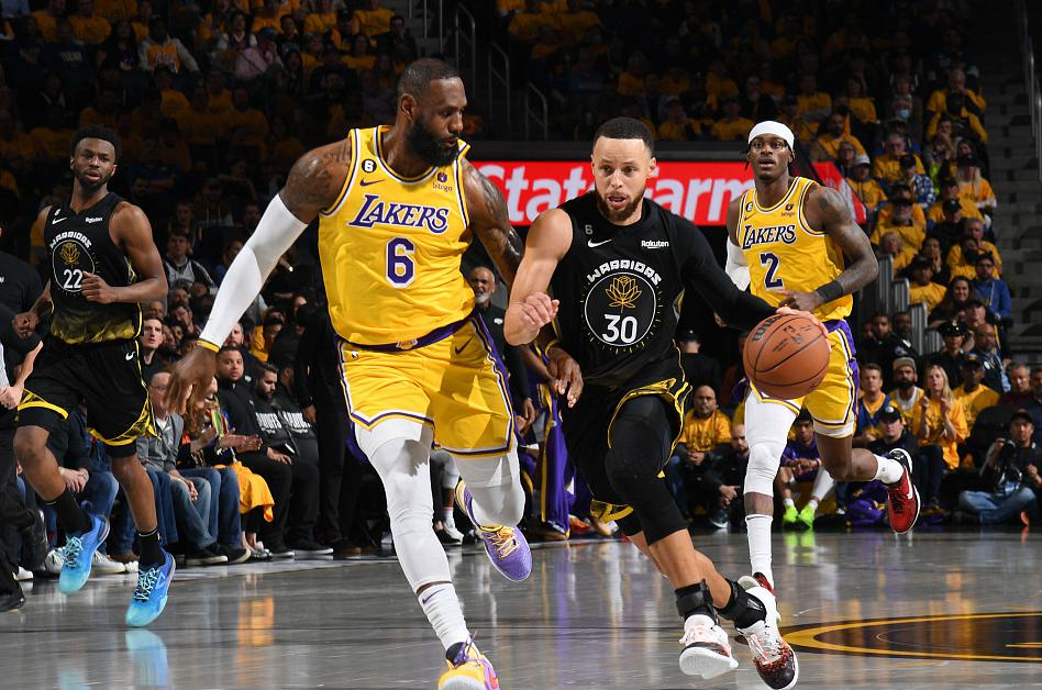 从持球大核变为3D球员！湖人逆袭该谢詹皇，连追梦都惊讶他的改变