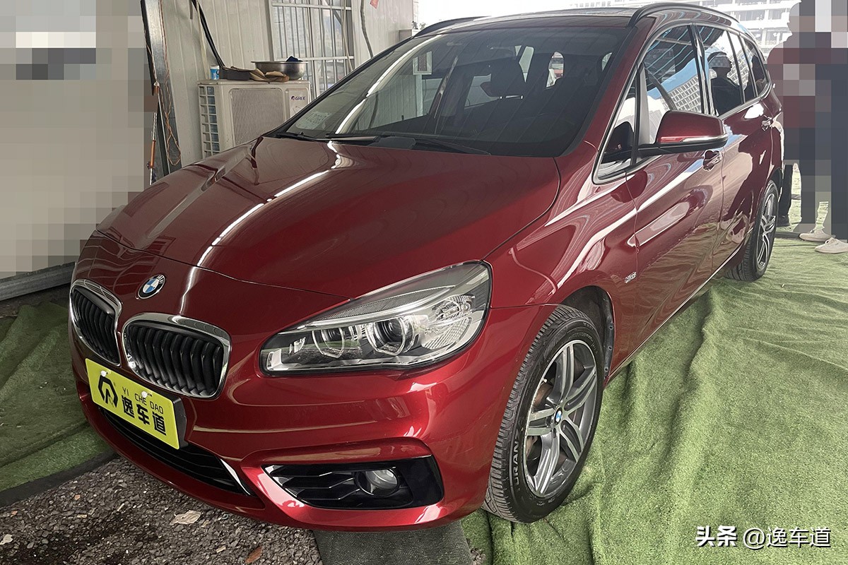 宝马2系旅行车你见过吗？跑了不到5万公里，八万块值吗？