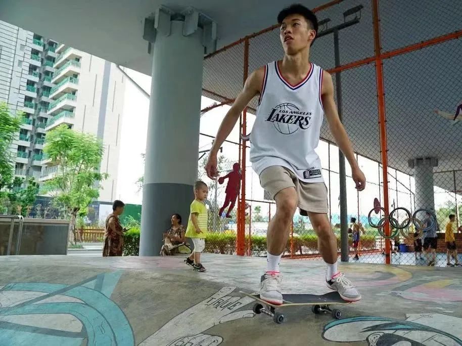 闄嗗啿杩愬姩瑙嗛,闄嗗啿楠戣