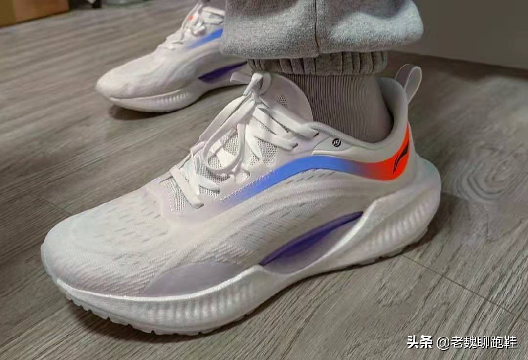 性价比阿迪达斯跑鞋推荐,阿迪达斯跑鞋adizeroadiospro