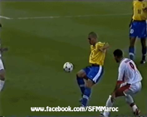 足球史上永不磨灭的马拉多纳传奇,球王马拉多纳对阿根廷的意义