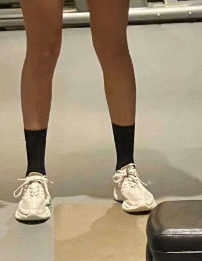 谷爱凌同款跑鞋,安踏冠军跑鞋2代pro谷爱凌配色