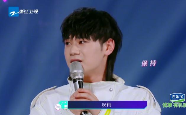 网红评委评价萨顶顶,网红点评专业歌手萨顶顶