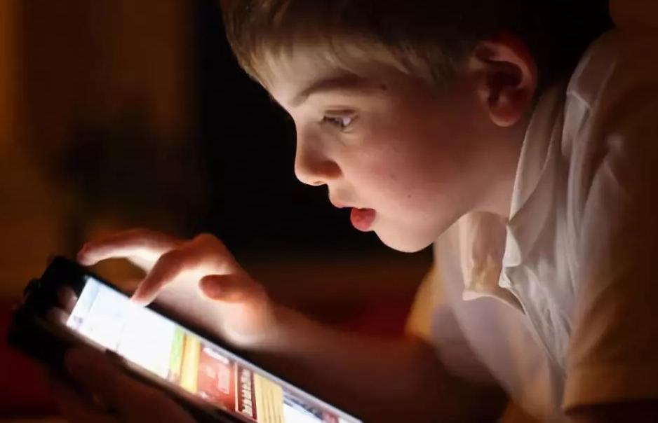 孩子偷看手机被发现两次了怎么办,小孩浏览不良网站被发现新闻