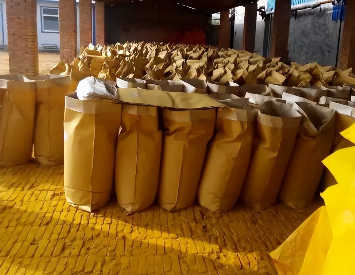 央视曝光市场“夺命毒衣服”，致癌物超标20多倍！可别再乱买了