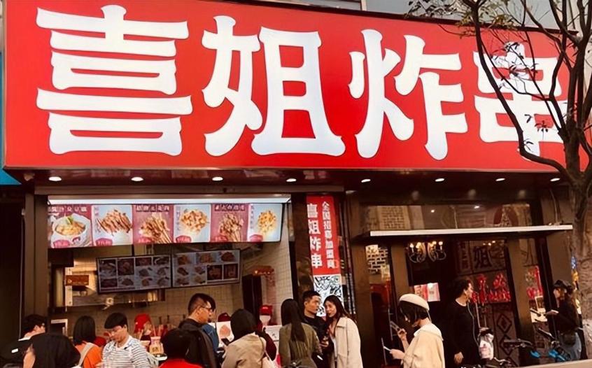 靠10平米店铺月赚8万,在小镇上开一家蜜雪冰城年利润