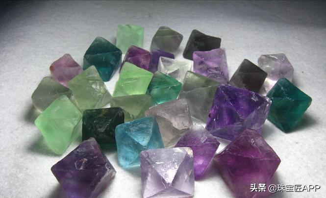 四种宝石图片大全,各种宝石黄色