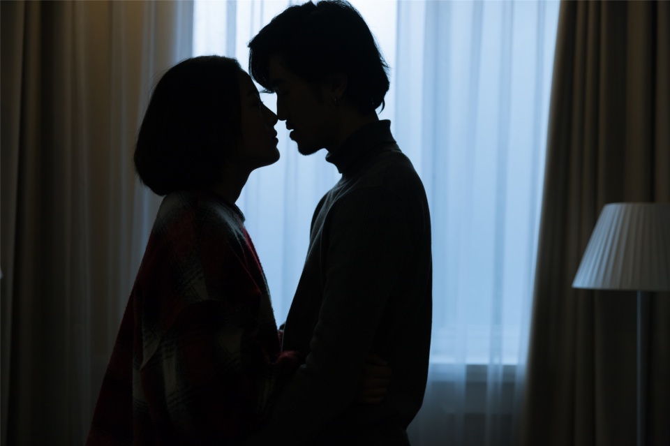 怎么从聊天看出一个男人爱不爱你,男人爱不爱你问他四个问题