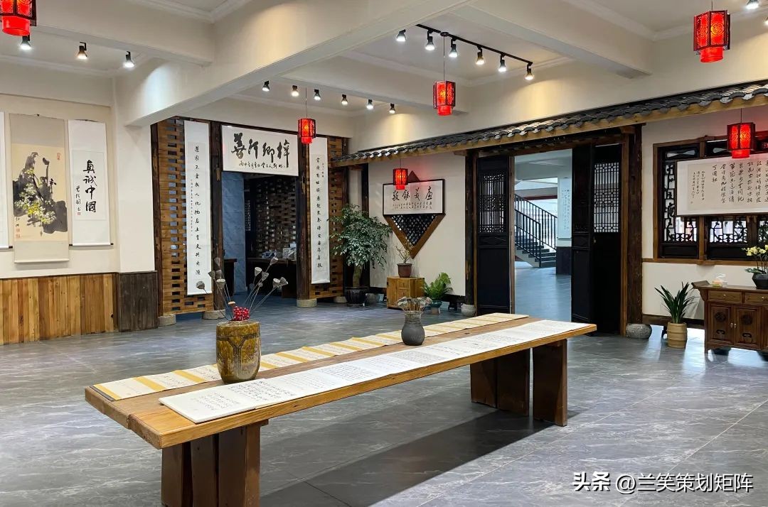 翰墨飘香：何首旺先生和沅郡学校的书画情缘