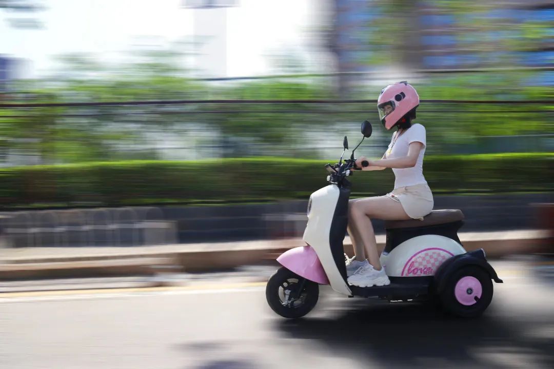 爱玛露娜q3最新款,爱玛电动三轮车露娜q3带雨棚