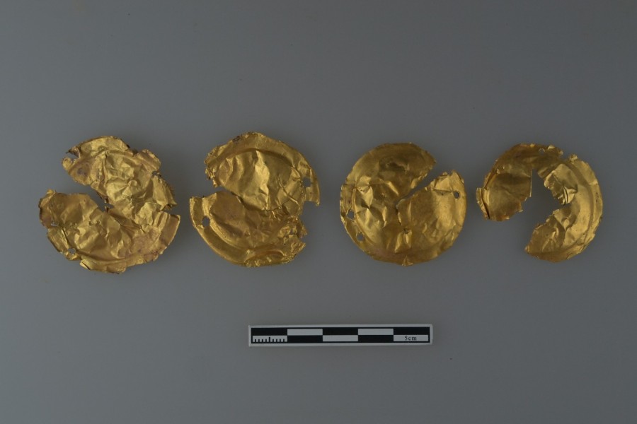 2022河南考古新发现丨郑州商城发现商文化首件“金泡”服饰