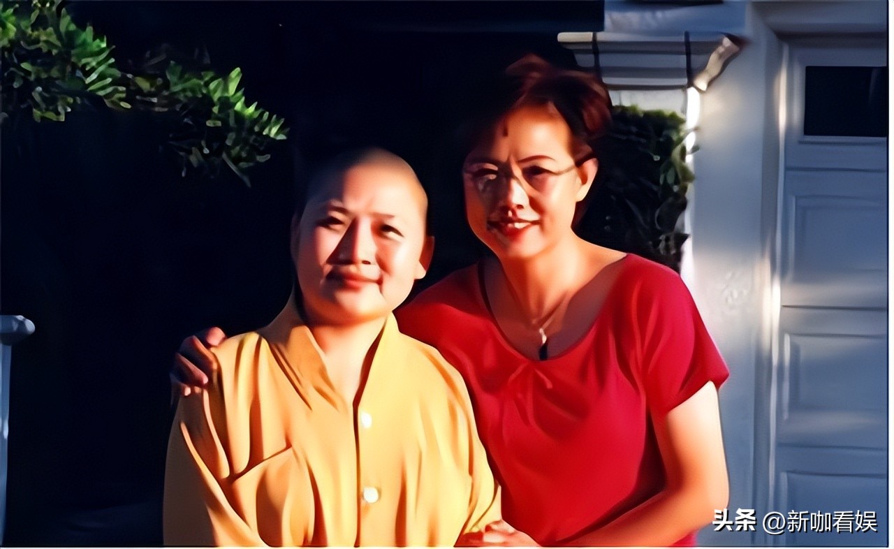 歌手李娜出家后还俗了吗,歌手李娜当年为什么出家