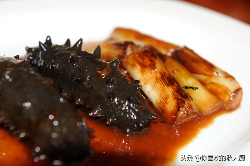 鲁菜正宗京葱爆海参做法,鲁菜大师高炳义制作葱烧海参视频