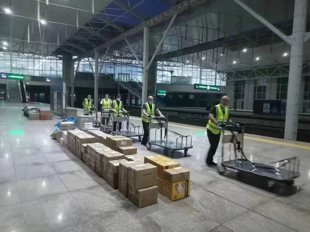 快递是用火车送的吗,火车送快递吗