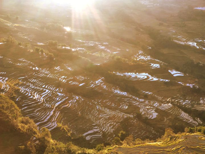 这座好吃好玩好住的云南小城，我劝你一定早点去