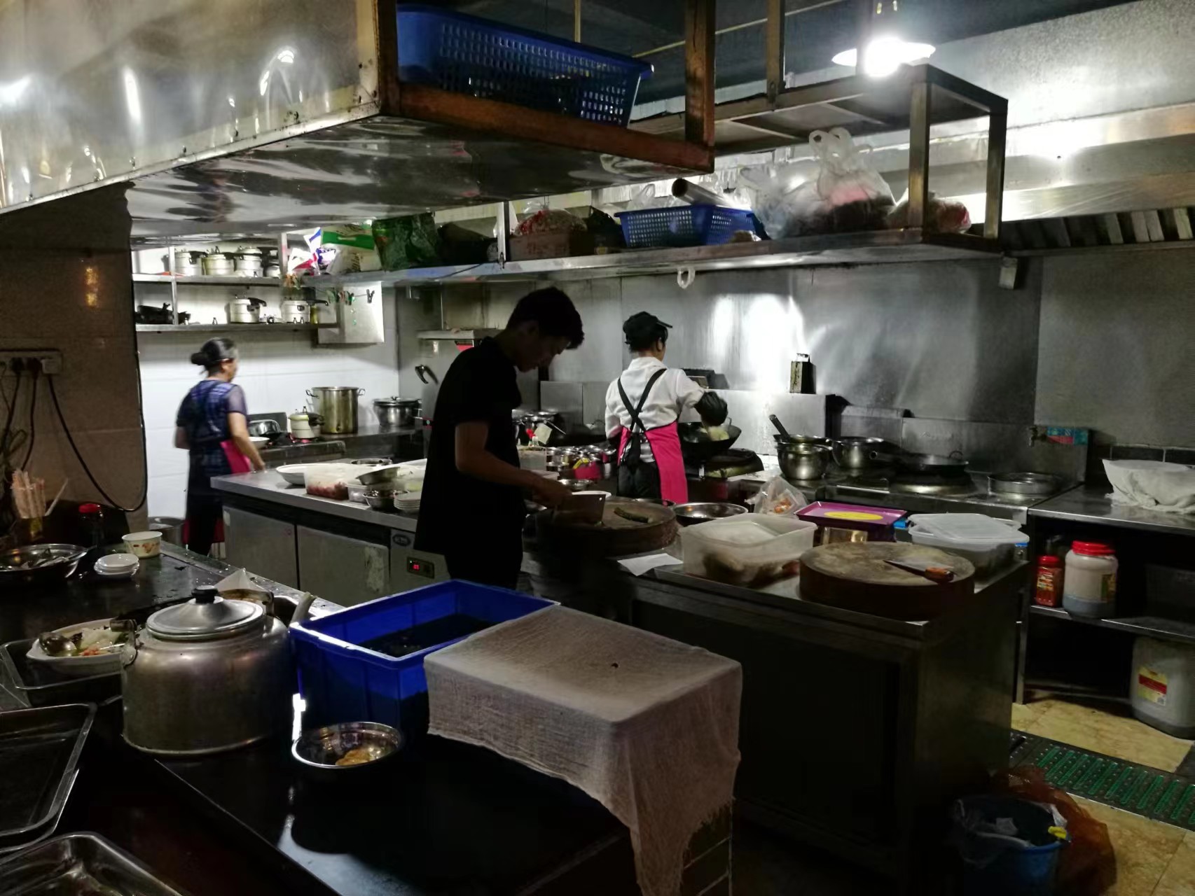 农村人在深圳摆摊能挣多少钱,摆摊卖干果生意好做吗