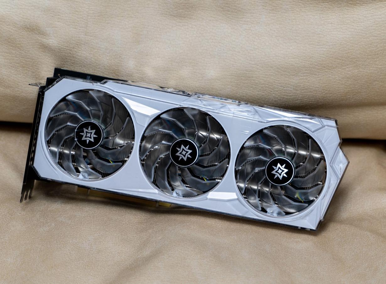 平民法拉利再升级，金百达刃3600CJRRGB内存测评