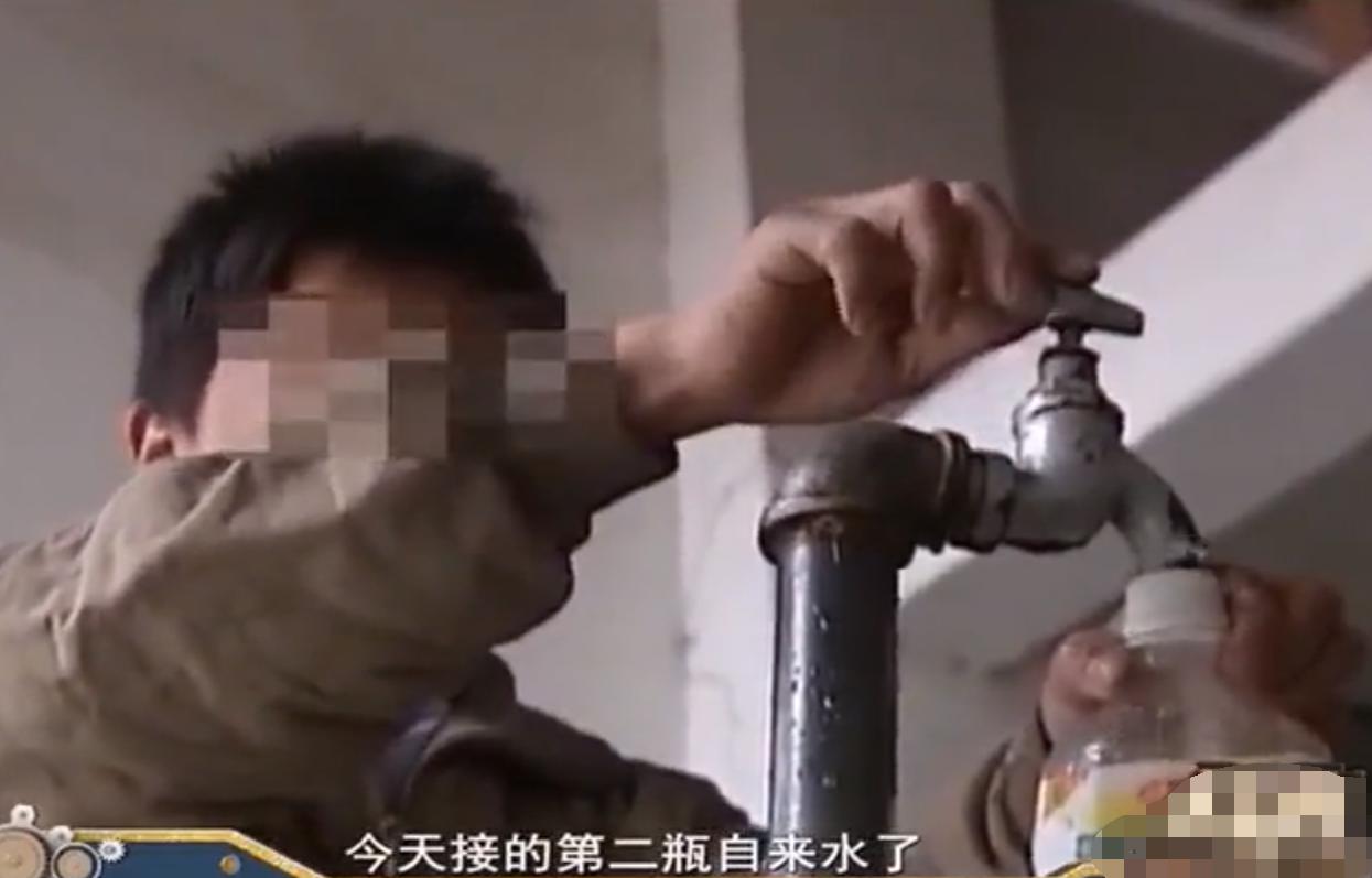 江西14岁男孩10年间，每天强迫自己喝30斤水，医生：必须这样喝水