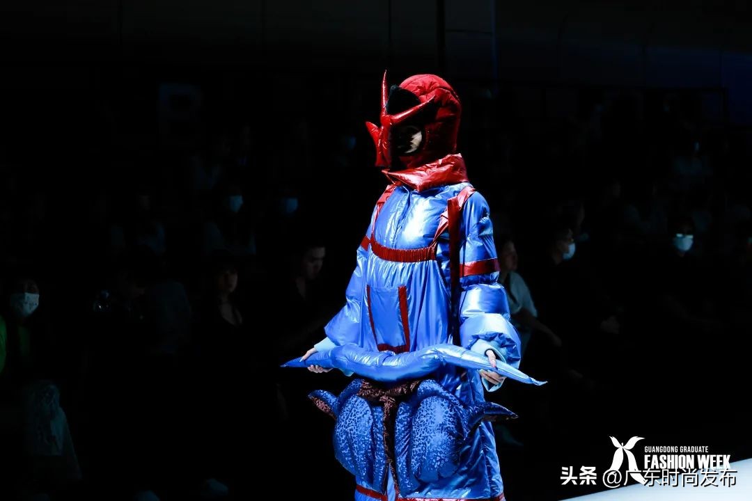 以设计致敬中国速度，广东职业技术学院服装设计毕业作品展演——2023中国（广东）大学生时装周