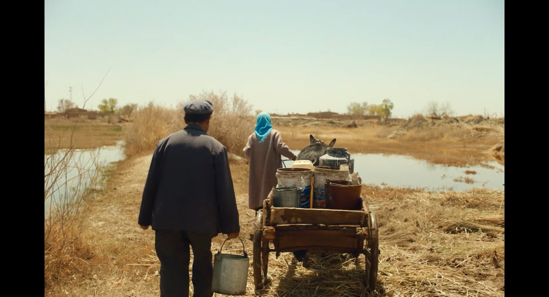 隐入尘烟的农村作品,隐入尘烟耕种片段