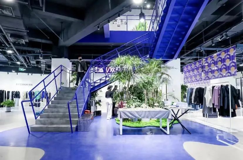 淘宝首家服装集合店营业，都2022年了电商做线下还有戏吗？