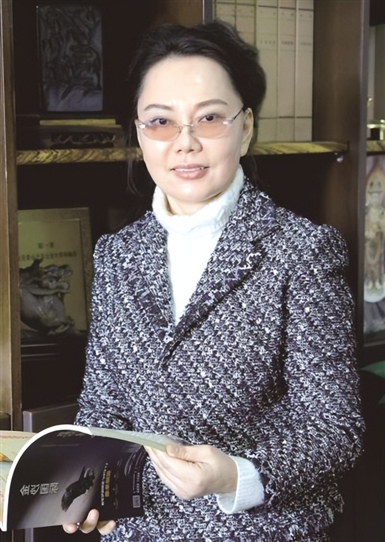 杭州亿万富婆朱丽丽 (富婆朱丽丽个人简历)