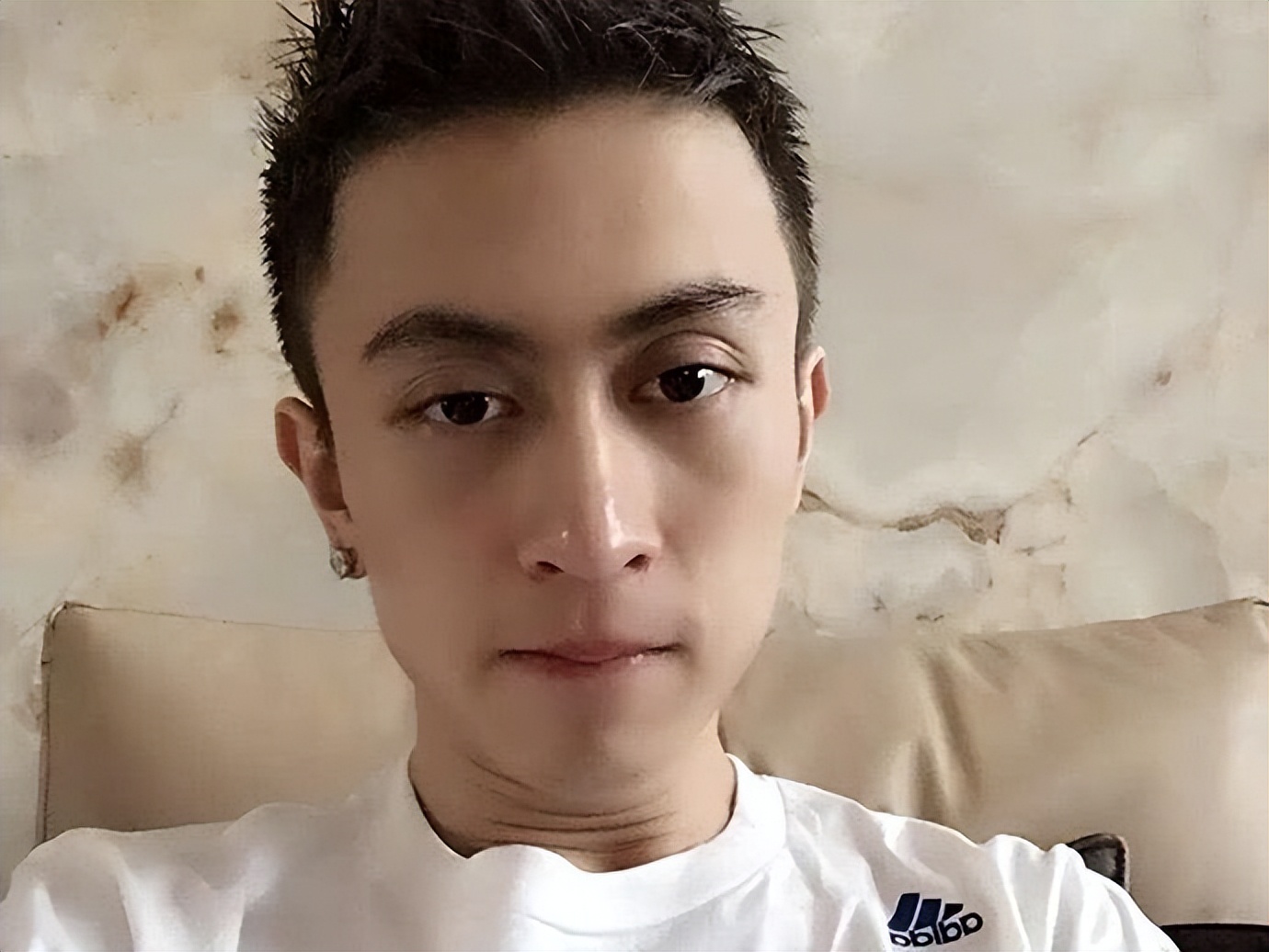 很罕见，中国的富二代们正在排队“离场”