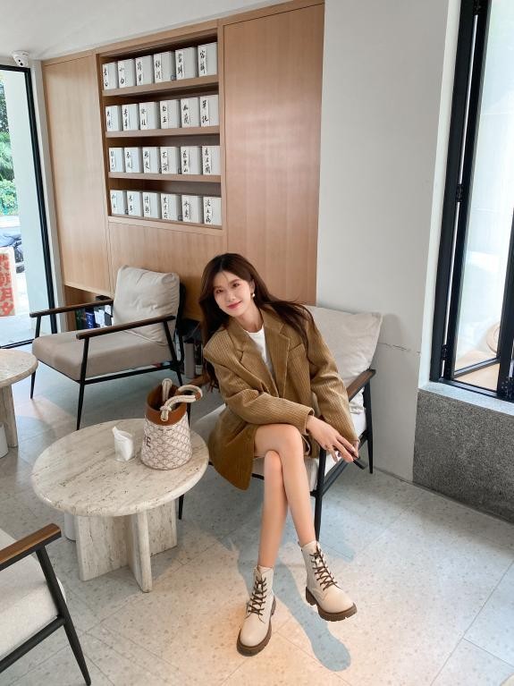 时尚新潮马丁靴,这款时髦又洋气的马丁靴