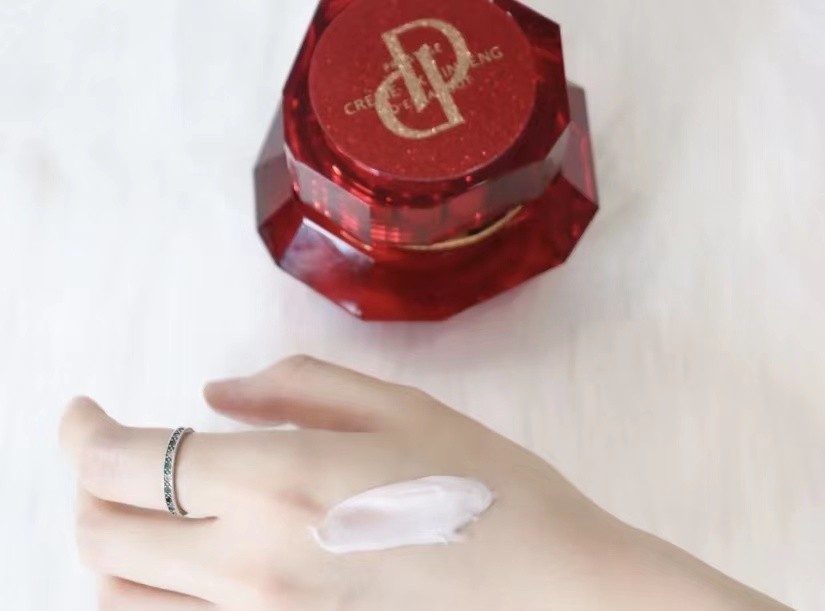 40多岁用什么牌子的抗皱面霜好,40岁哪个牌子面霜抗皱保湿效果好