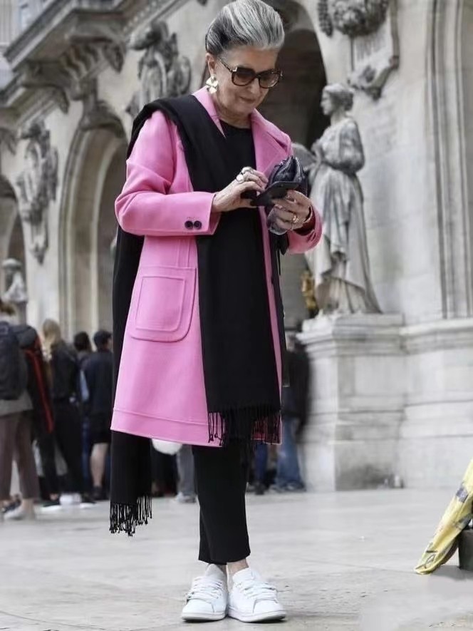 这才是巴黎奶奶“老得慢”的秘诀，裤子永远短一截，头发不乱