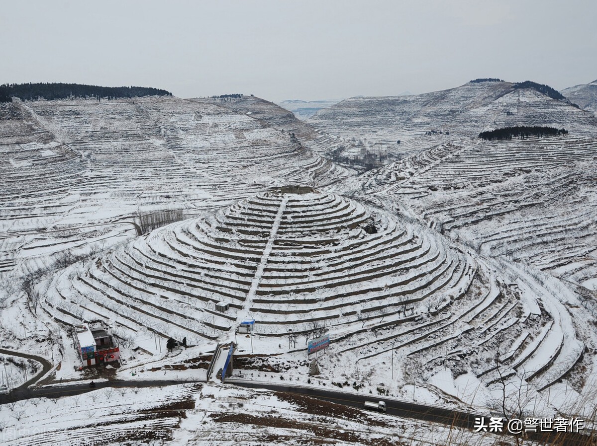 涓冨緥鐧诲疂濉斿北,闆勪紵澹附灞卞嘲涓冨緥