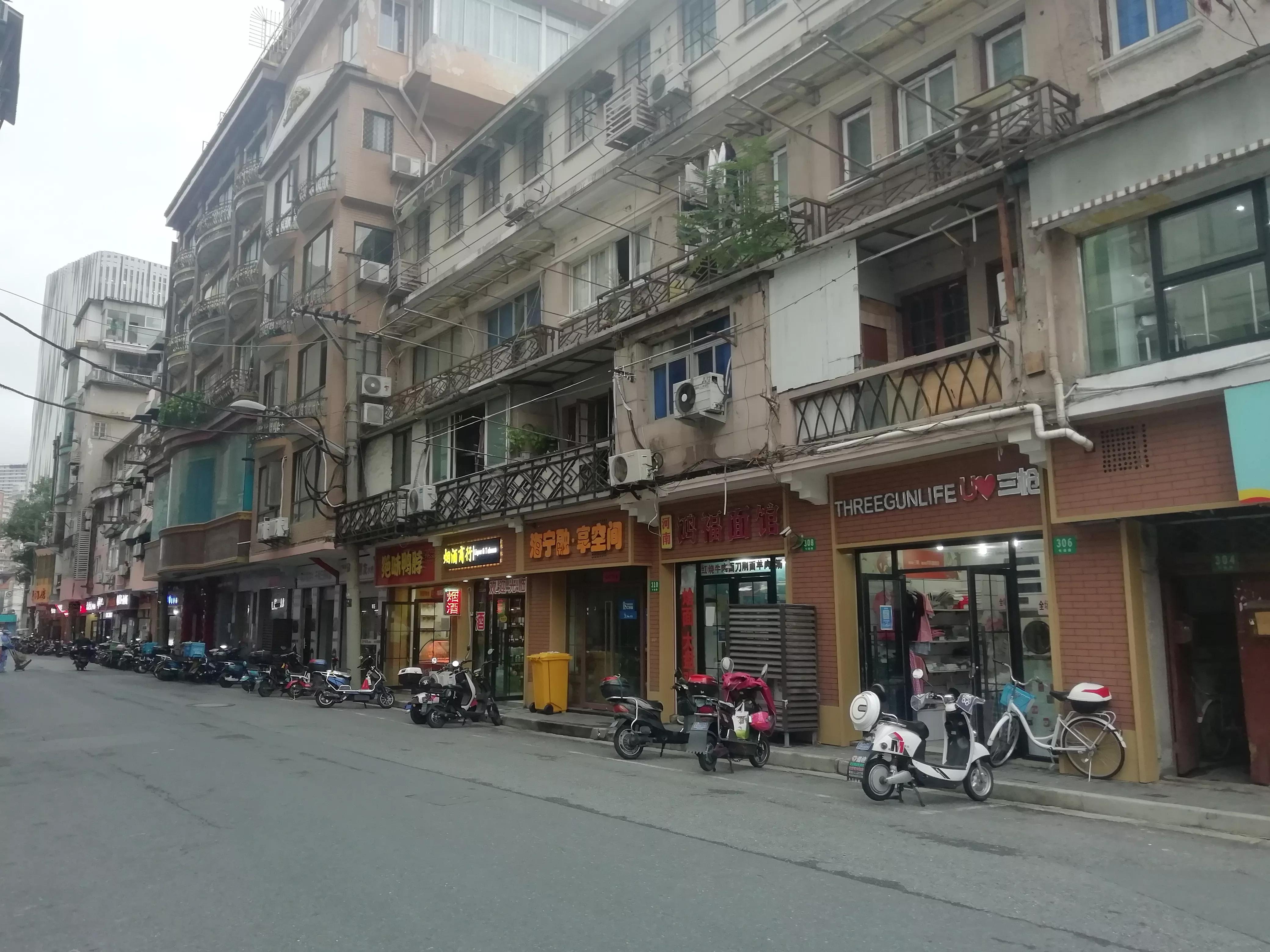 乍浦路与黄河路谁先成美食街,乍浦路美食一条街